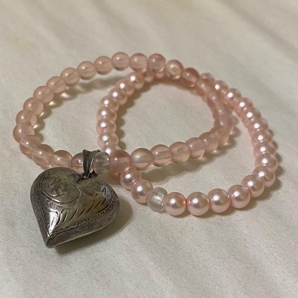 Pink Bracelets & Red Velvet Heart Container - Picture 5 of 6